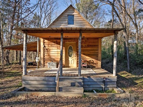 1113A Sardis Lake Drive, Batesville, MS 38606