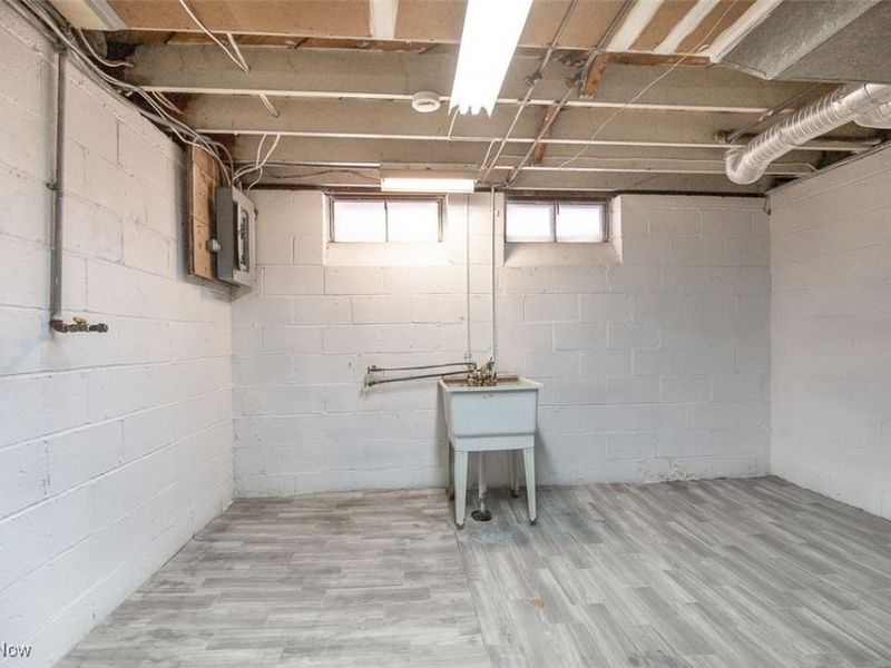 12328 Granger Road, Cleveland, OH 44125 Photo 33