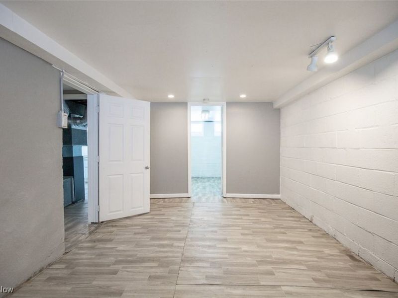 12328 Granger Road, Cleveland, OH 44125 Photo 35