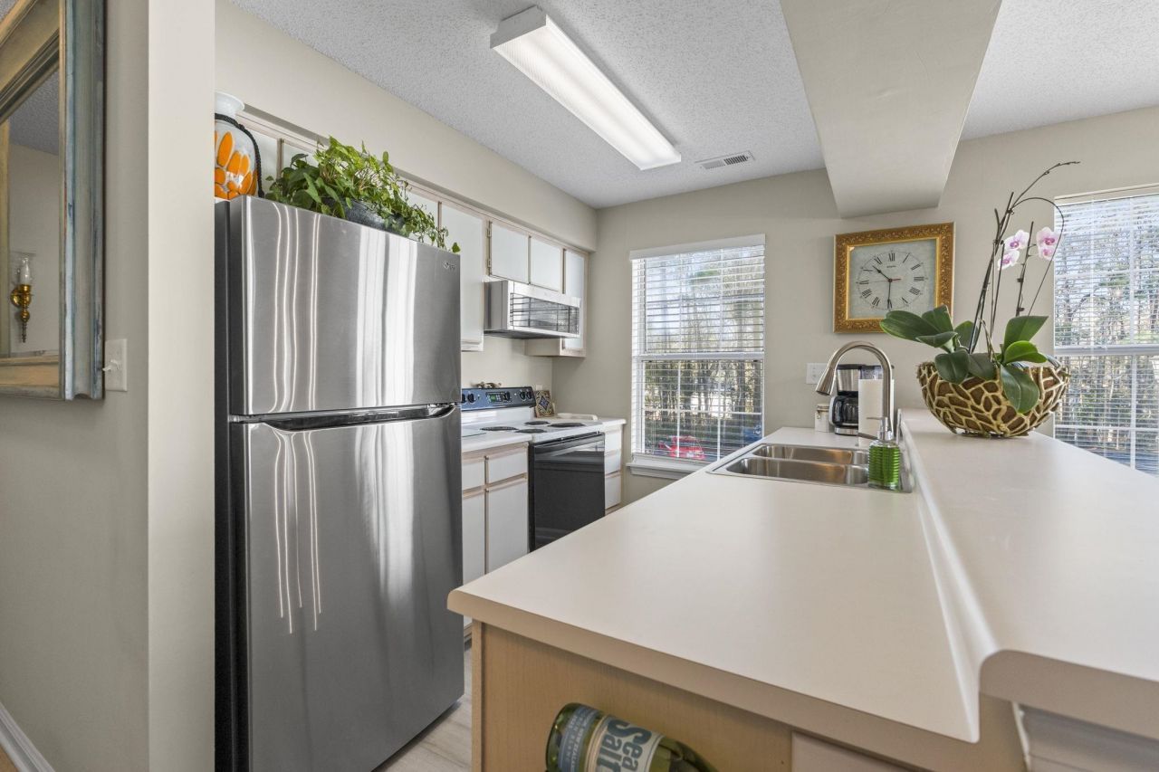 647 Woodmoor Dr. Photo 10