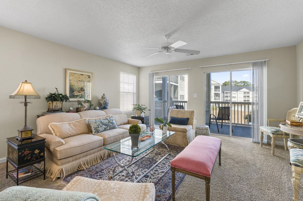 647 Woodmoor Dr. Photo 11