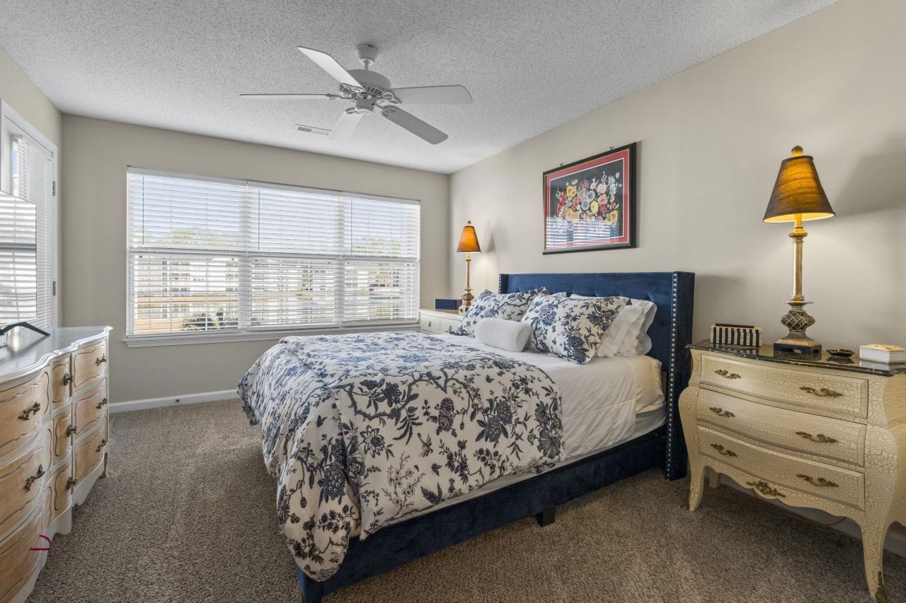 647 Woodmoor Dr. Photo 17