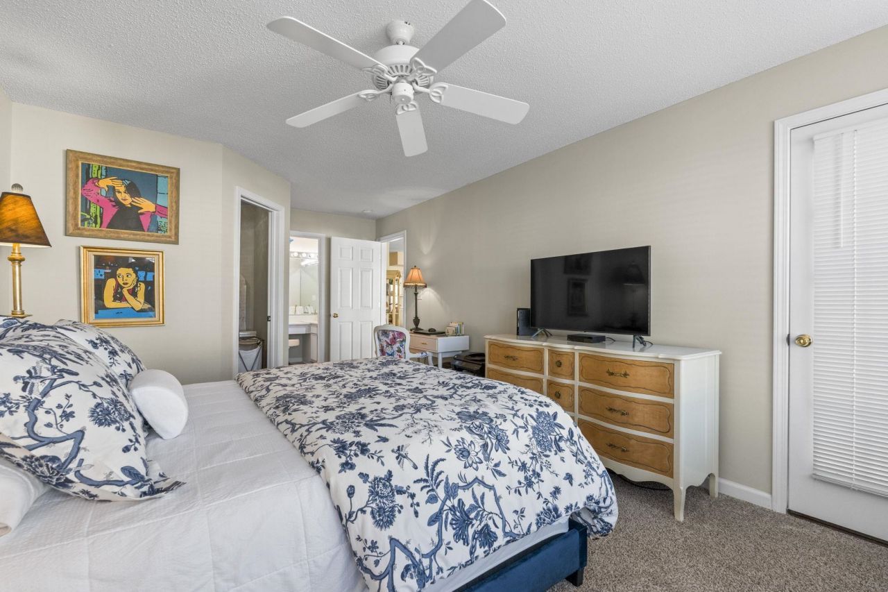 647 Woodmoor Dr. Photo 17