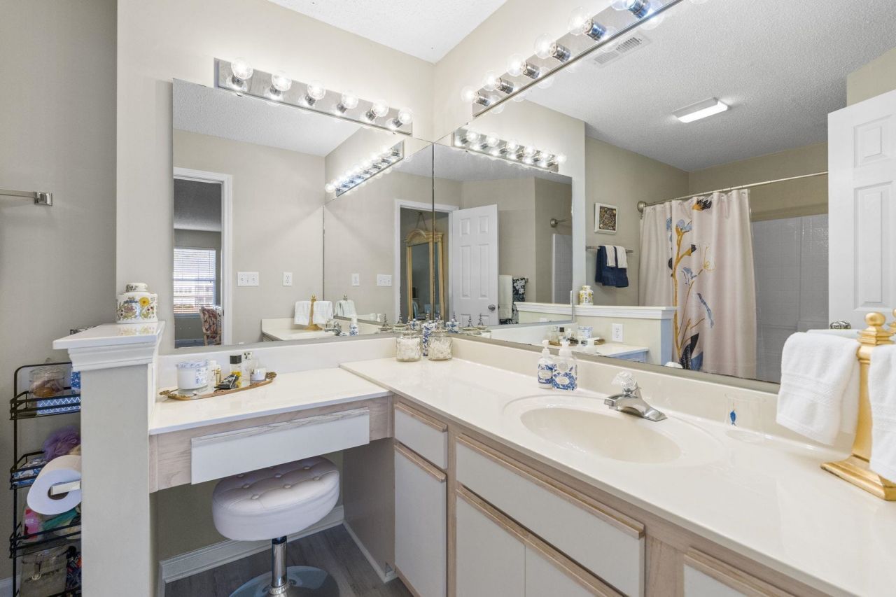 647 Woodmoor Dr. Photo 18