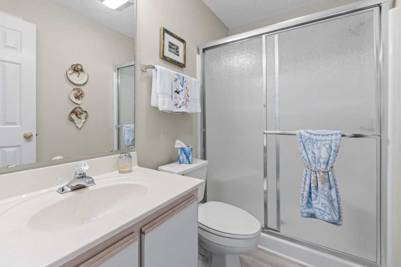 647 Woodmoor Dr. Photo 19