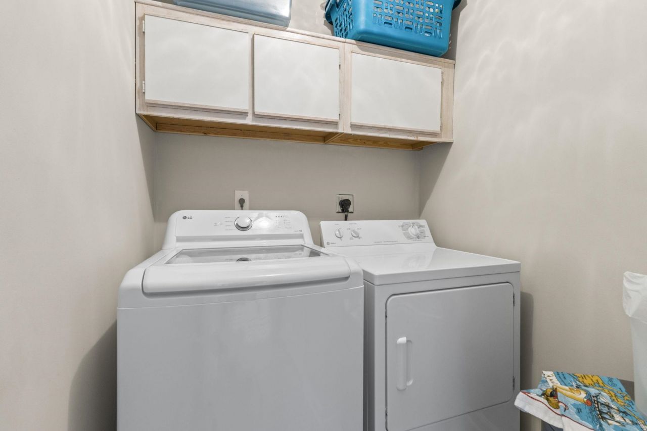 647 Woodmoor Dr. Photo 21