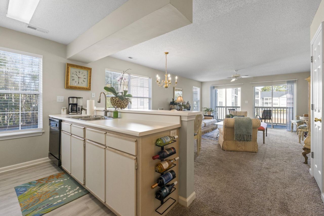 647 Woodmoor Dr. Photo 8