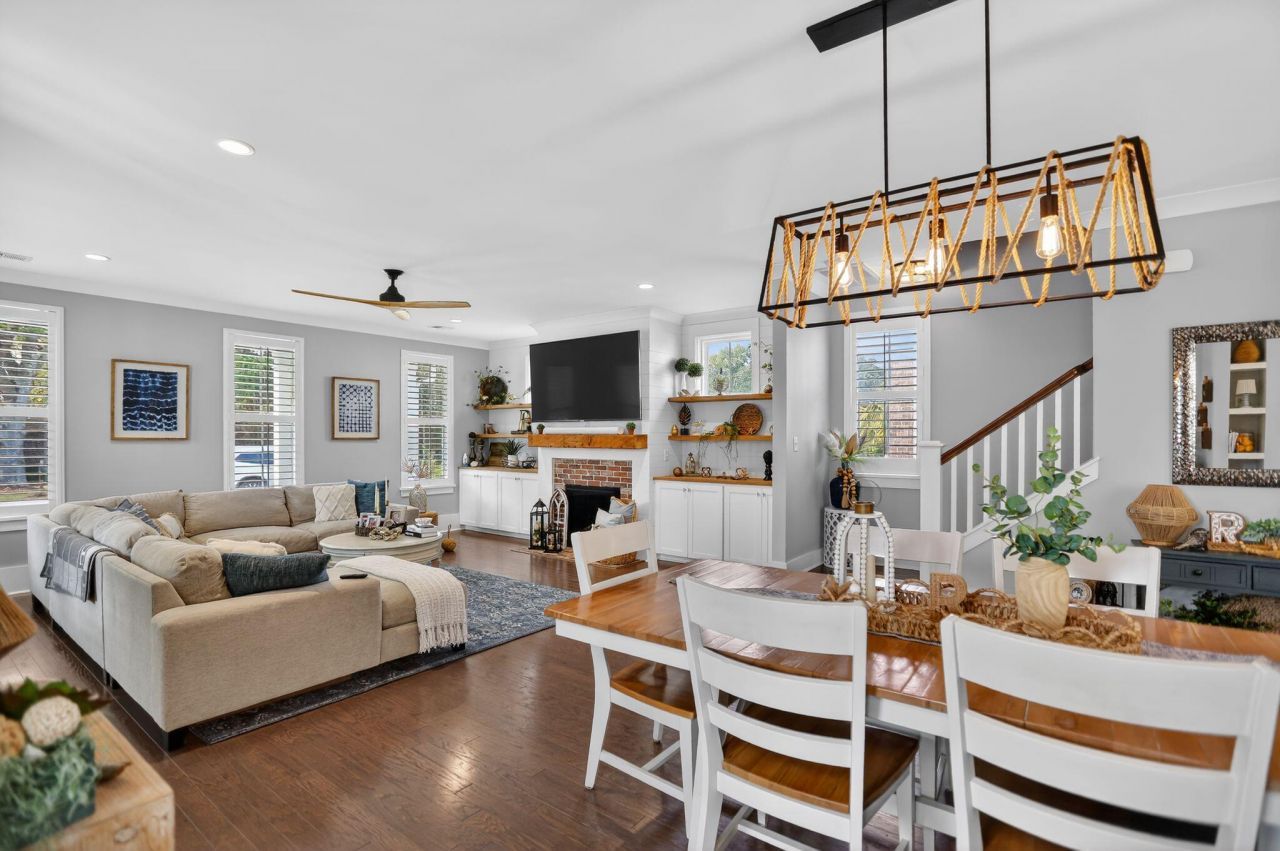 706 Kent Street Photo 10