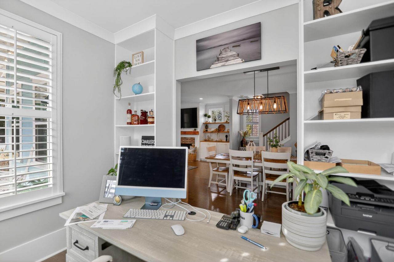 706 Kent Street Photo 13