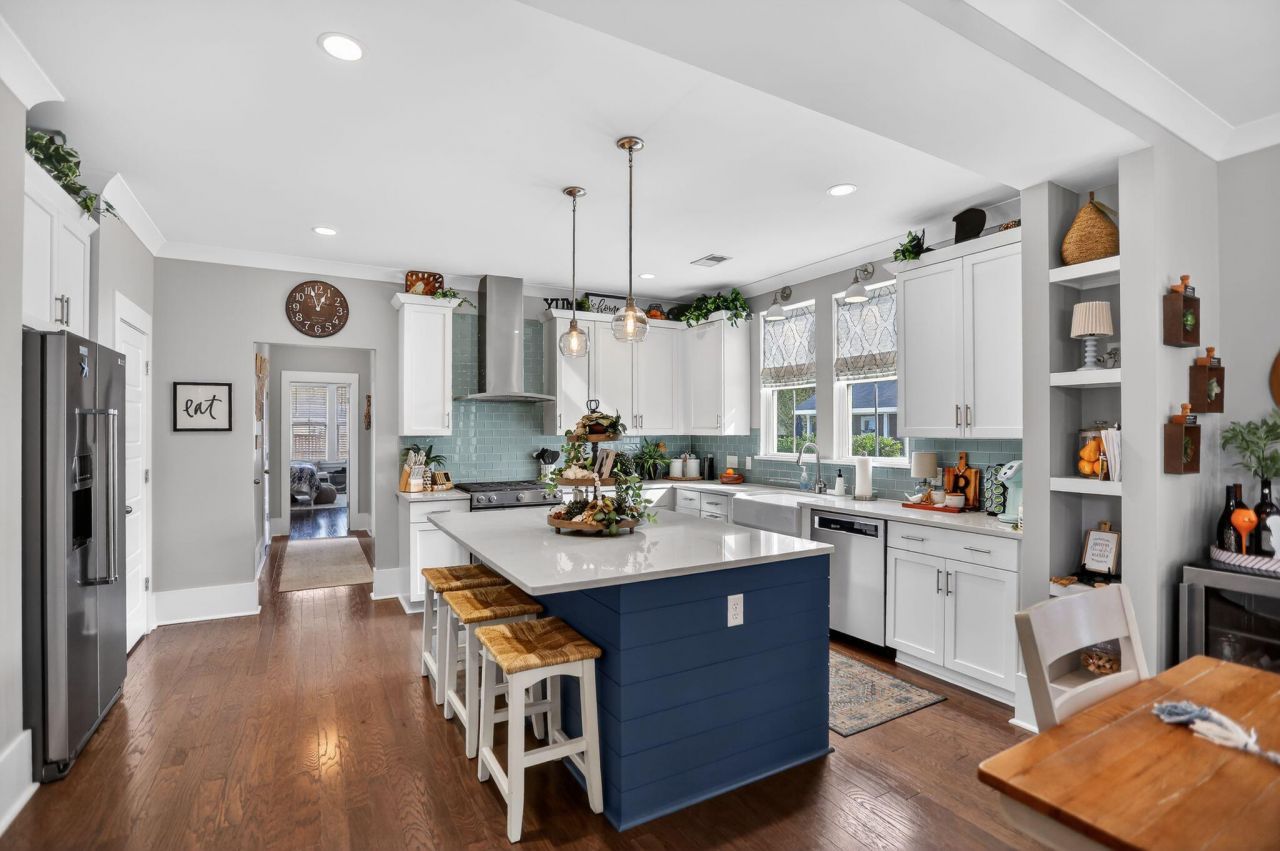 706 Kent Street Photo 16