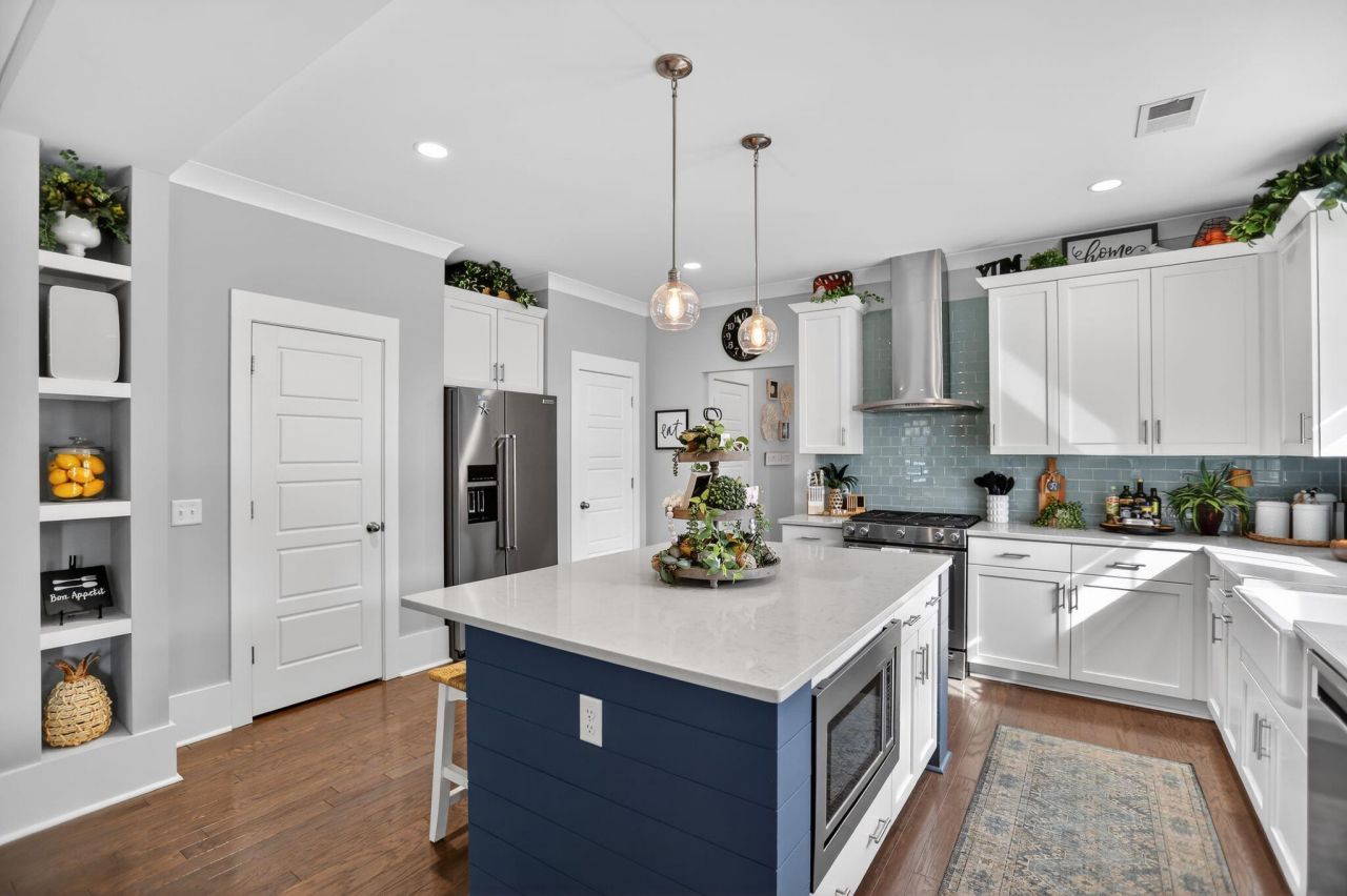 706 Kent Street Photo 17