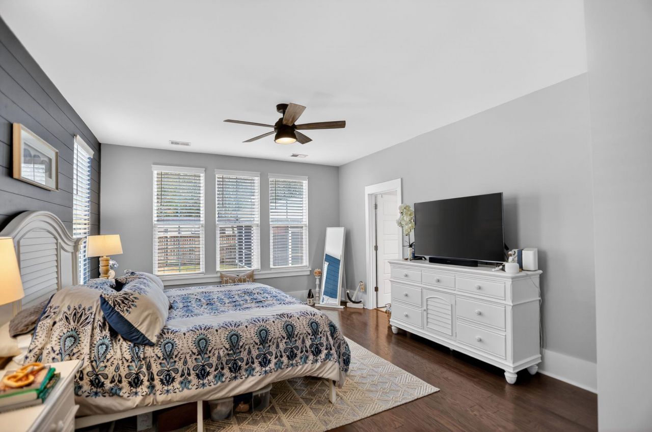 706 Kent Street Photo 23