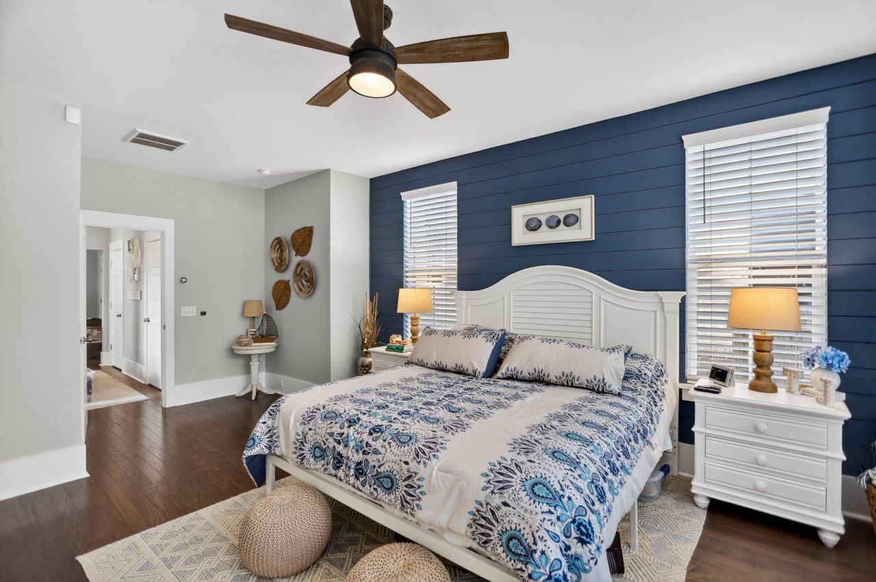 706 Kent Street Photo 24