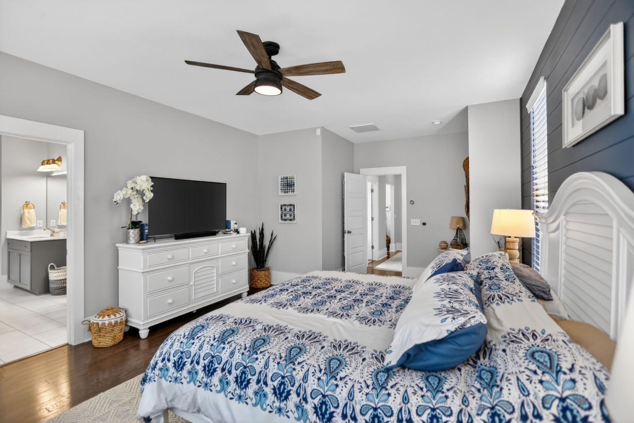 706 Kent Street Photo 26