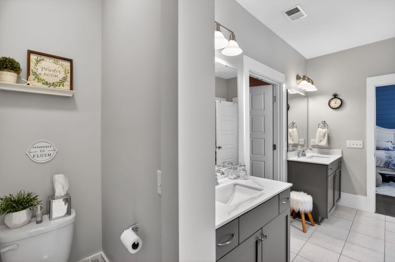 706 Kent Street Photo 29