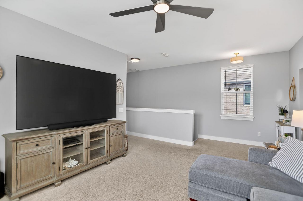 706 Kent Street Photo 35