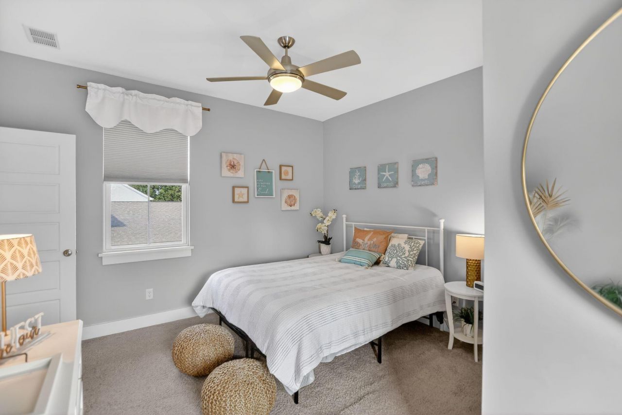 706 Kent Street Photo 38