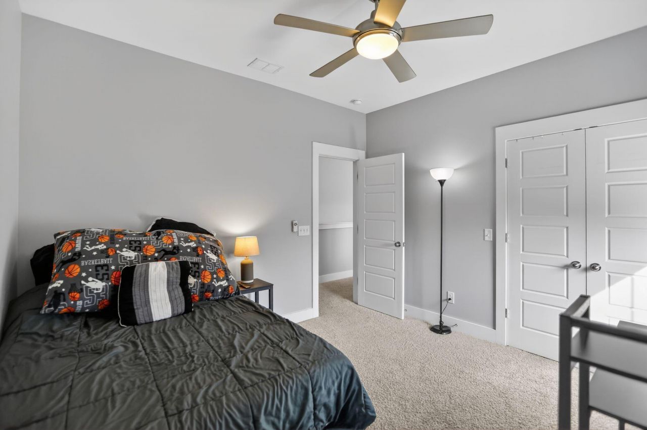 706 Kent Street Photo 41