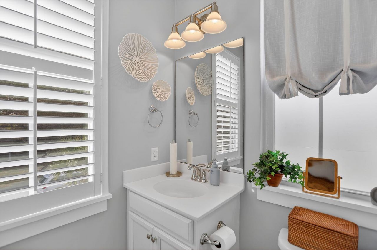 706 Kent Street Photo 45