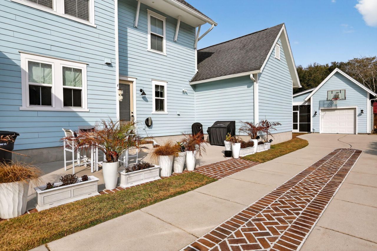 706 Kent Street Photo 48