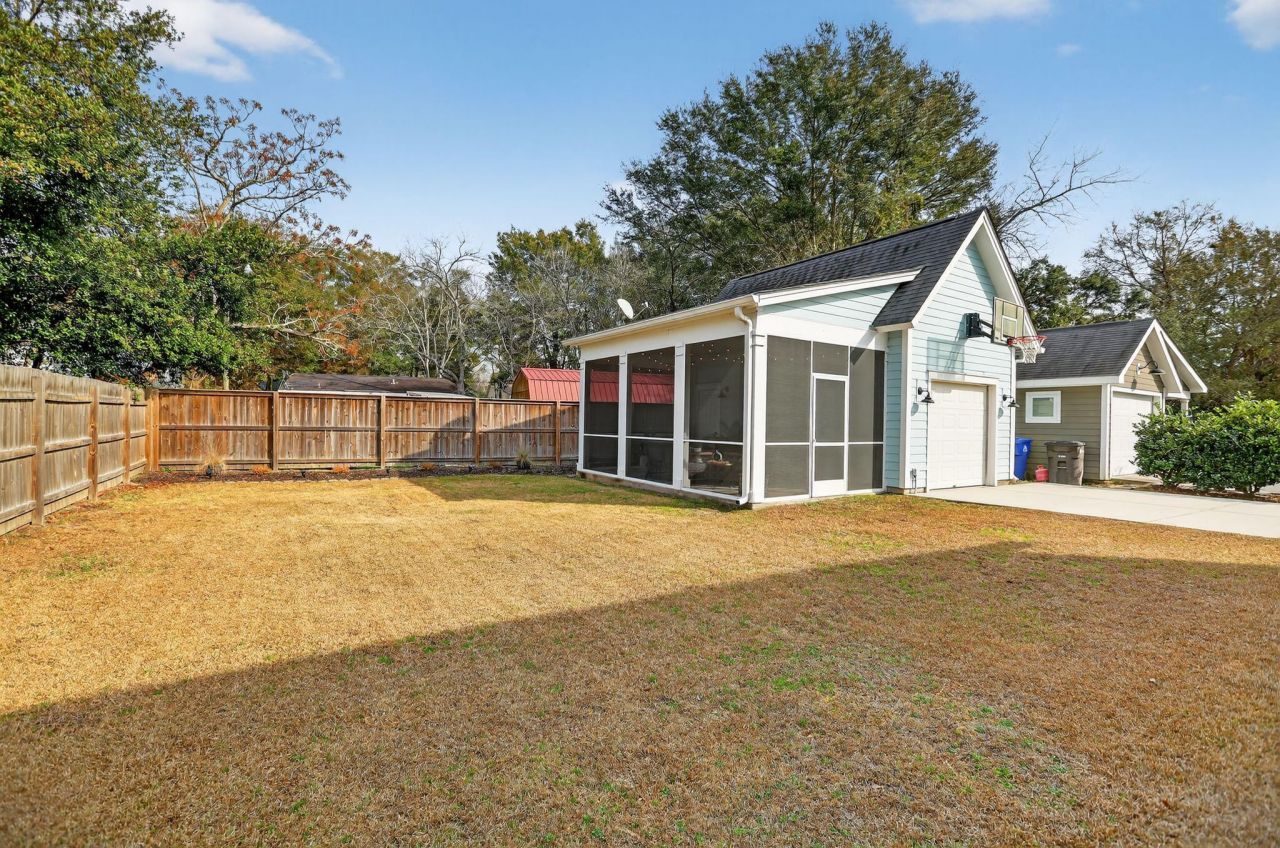 706 Kent Street Photo 50