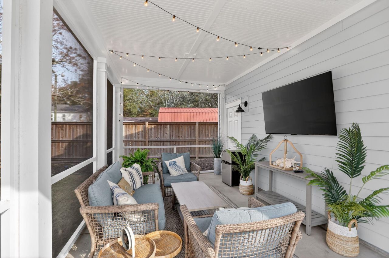 706 Kent Street Photo 52