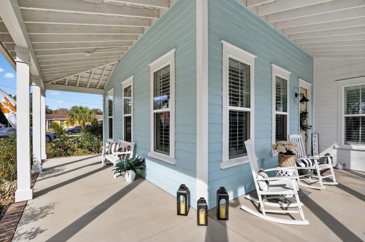 706 Kent Street Photo 6