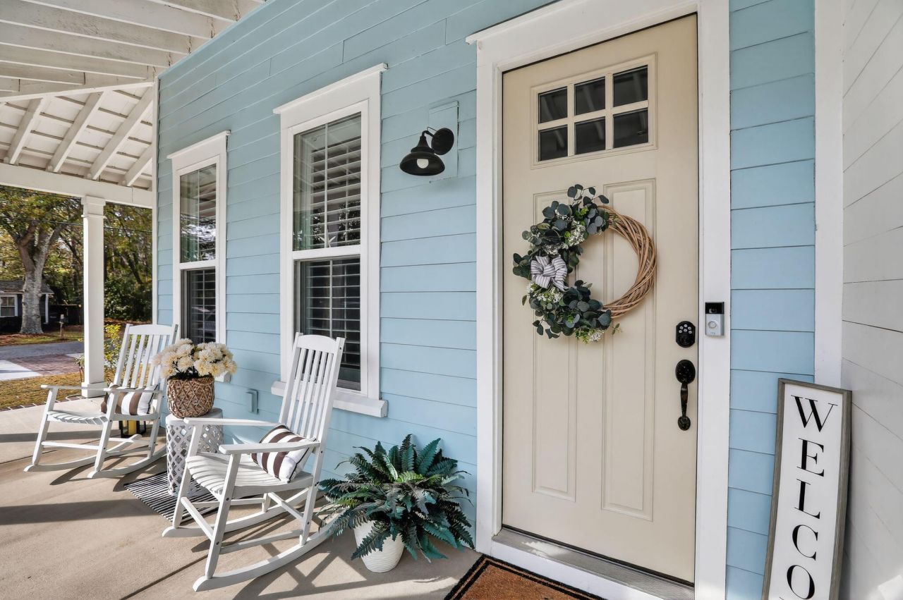 706 Kent Street Photo 7