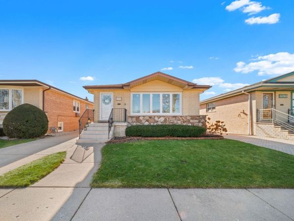 6814 N Dowagiac Avenue, Chicago, IL 60646