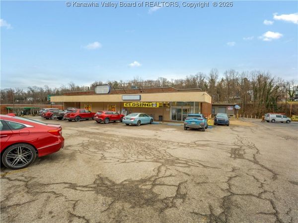 864 Oakwood Road, Charleston, WV 25314