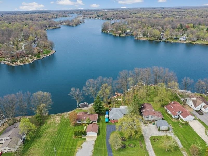 2528 Tupelo Drive, Roaming Shores, OH 44084 Photo 2