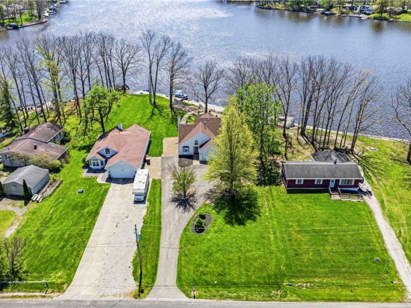 2528 Tupelo Drive, Roaming Shores, OH 44084 Photo 2