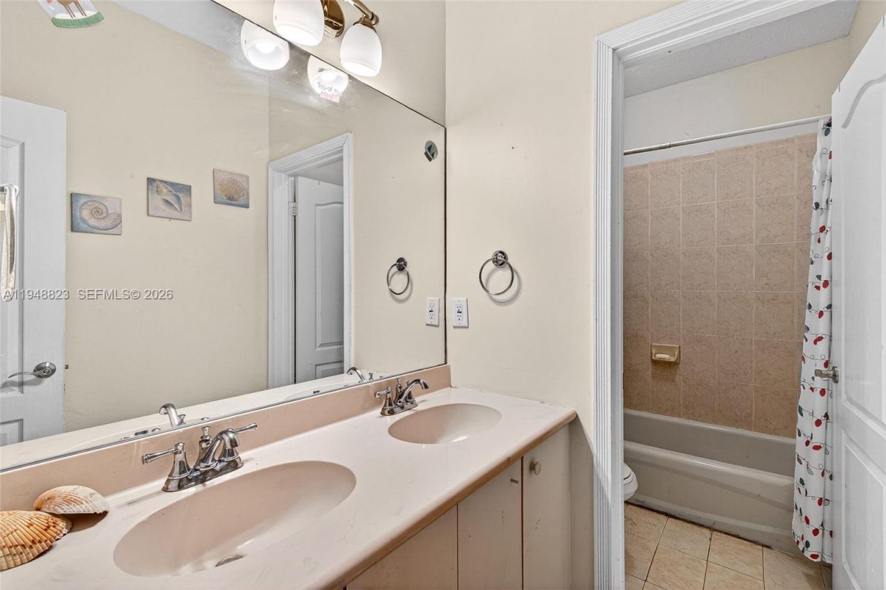 13921 SW 152nd Ter, Miami, FL 33177 Photo