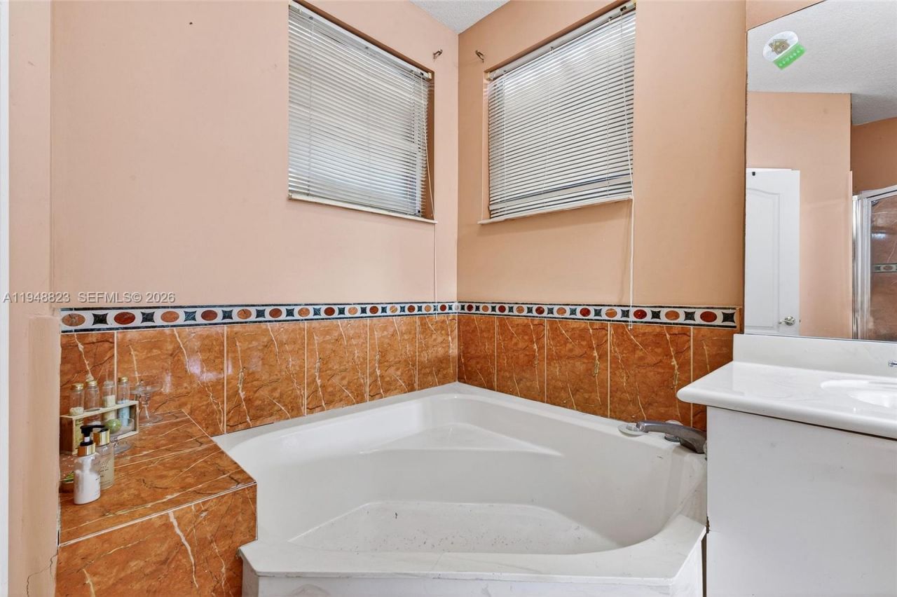 13921 SW 152nd Ter, Miami, FL 33177 Photo