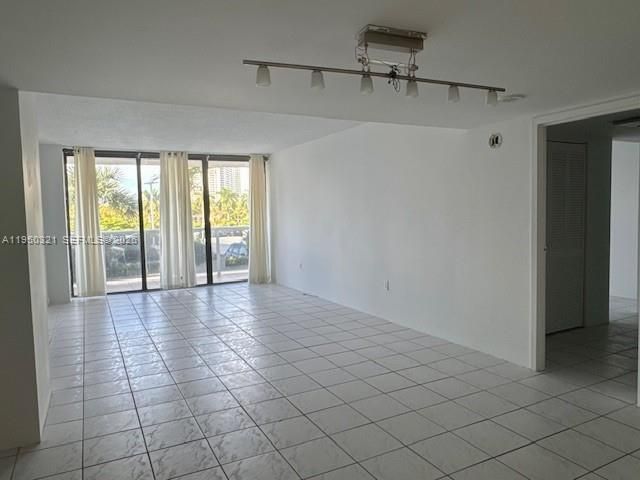 3675 N Country Club Dr, Unit 210, Aventura, FL 33180 Photo