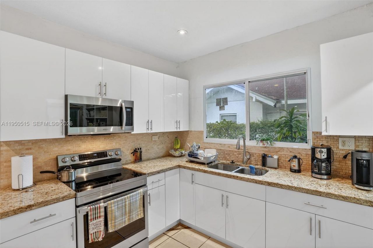 1649 SW 11th Ter, Miami, FL 33135 Photo