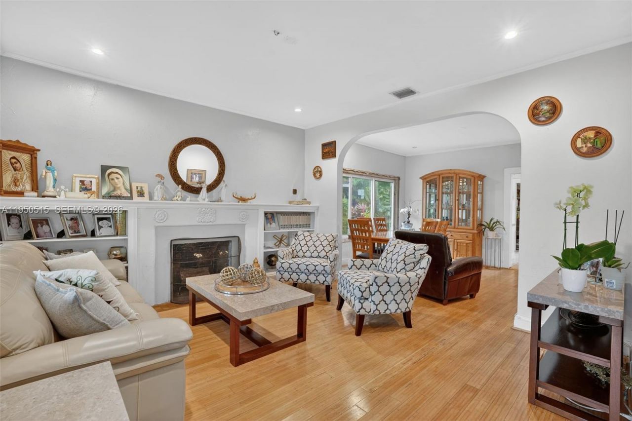 1649 SW 11th Ter, Miami, FL 33135 Photo