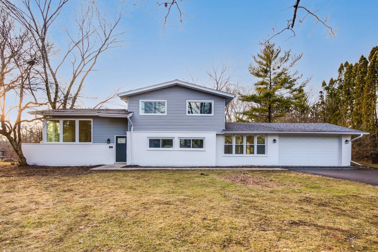 2233 Heathercliff Drive, Green Oaks, IL 60048 Main Photo