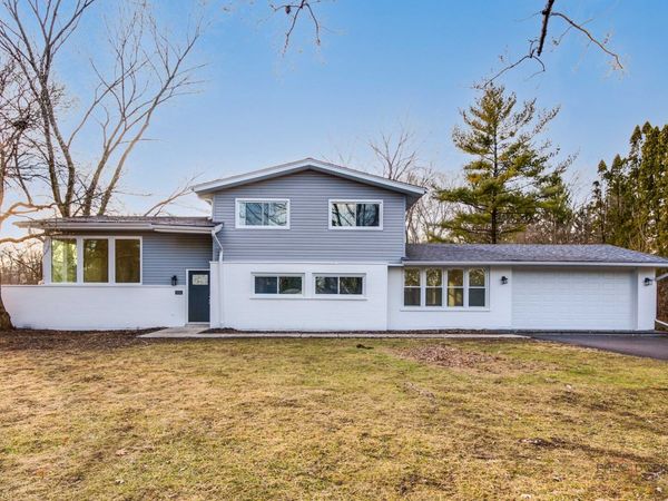 2233 Heathercliff Drive, Green Oaks, IL 60048