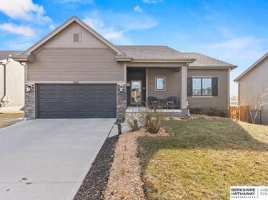 19109 Greenleaf Street, Omaha, NE 68136