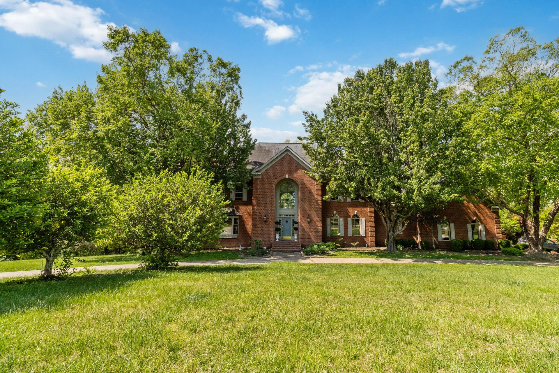484 Woods Edge Drive, London, KY 40741