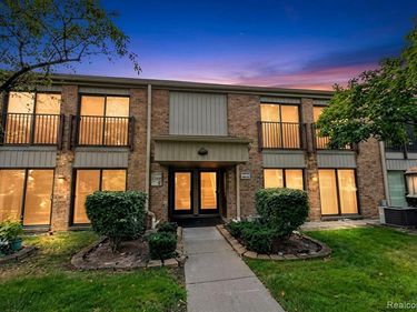 18059 University Park Drive, Livonia, MI 48152