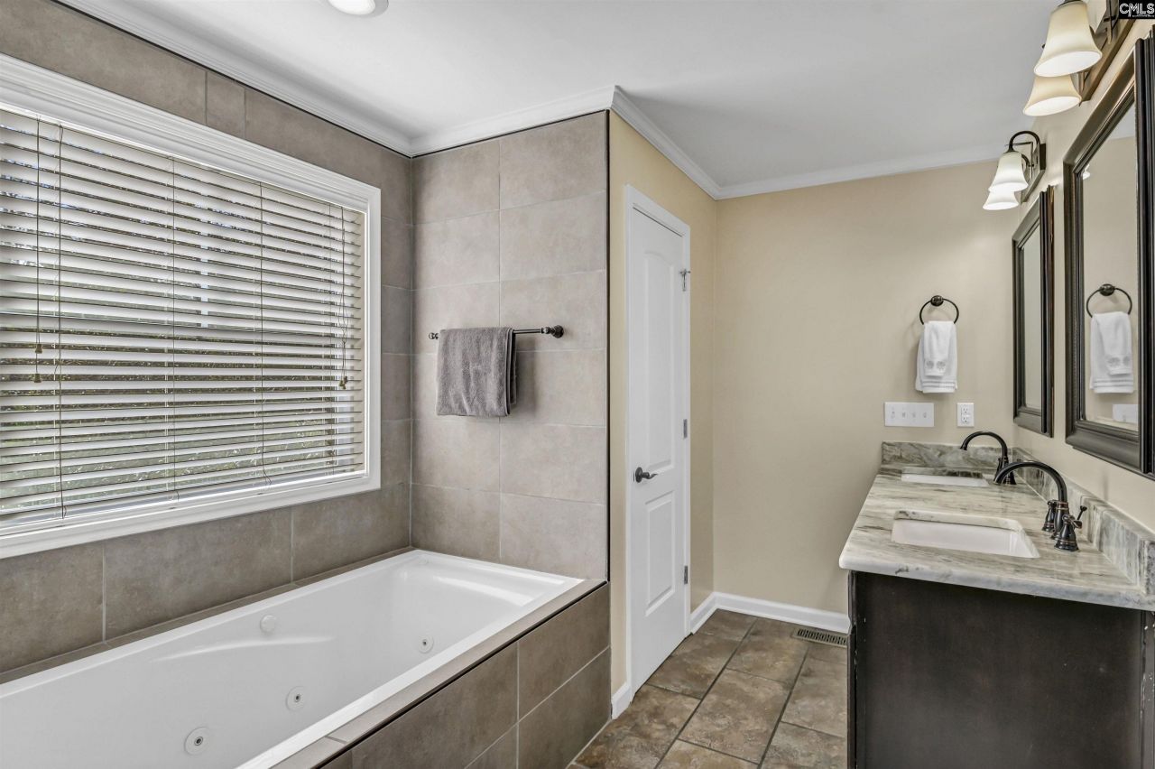 1571 Chestnut Road  Photo 49