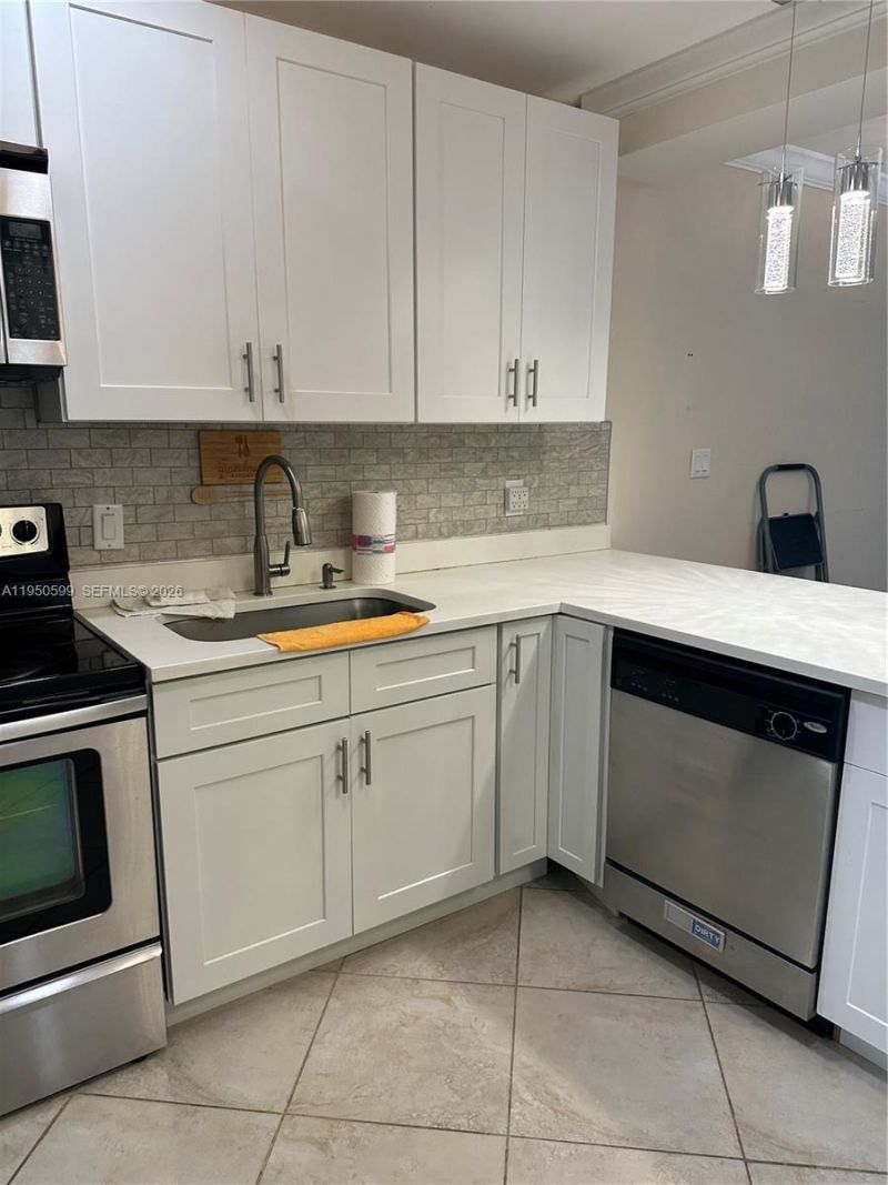 2731 NE 14th St Cswy , Unit 205, Pompano Beach, FL 33062 Photo