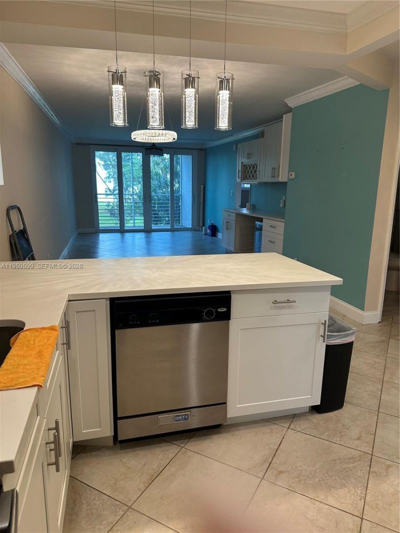 2731 NE 14th St Cswy , Unit 205, Pompano Beach, FL 33062 Photo