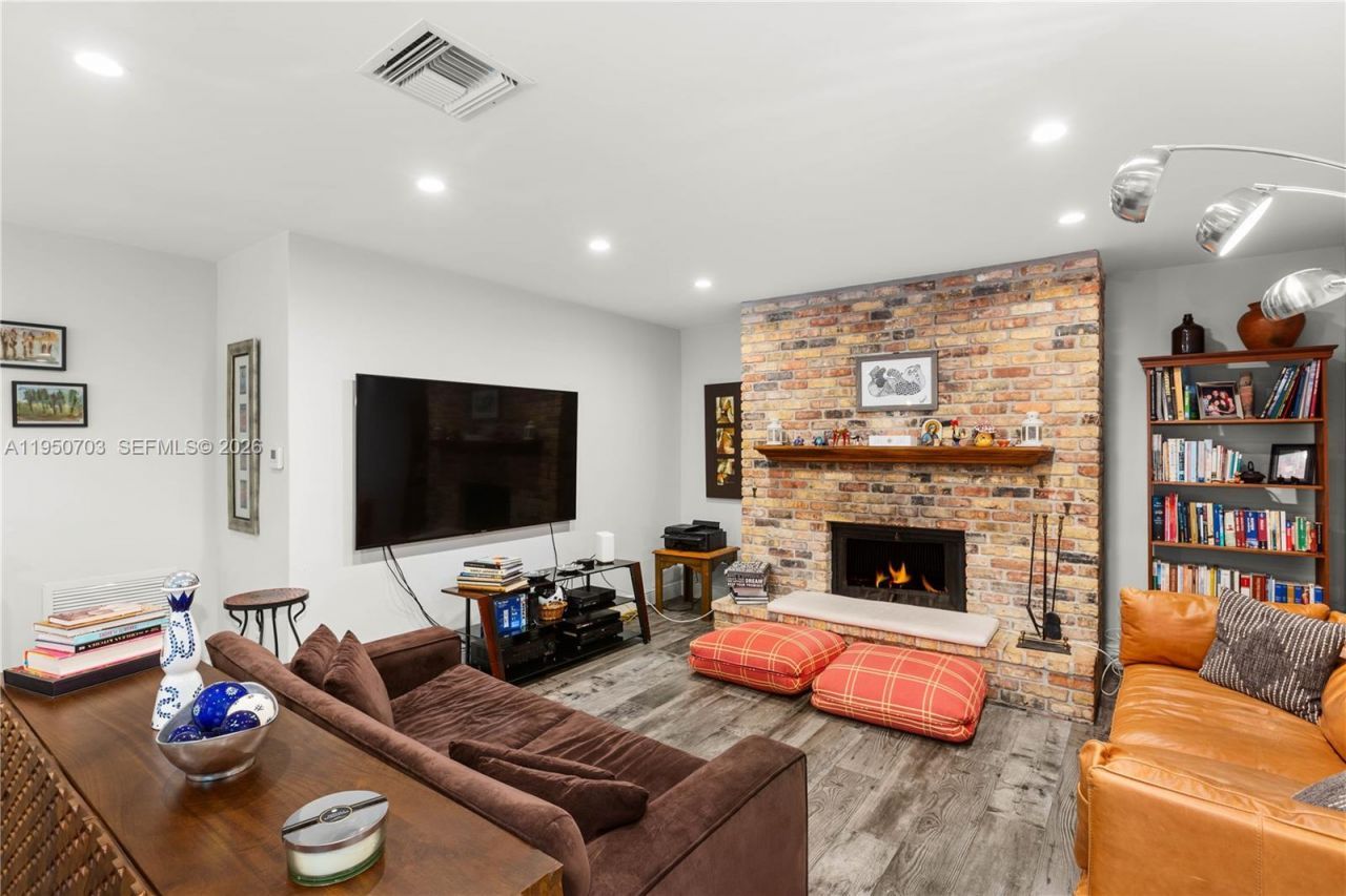 6809 Mentone St, Coral Gables, FL 33146 Photo