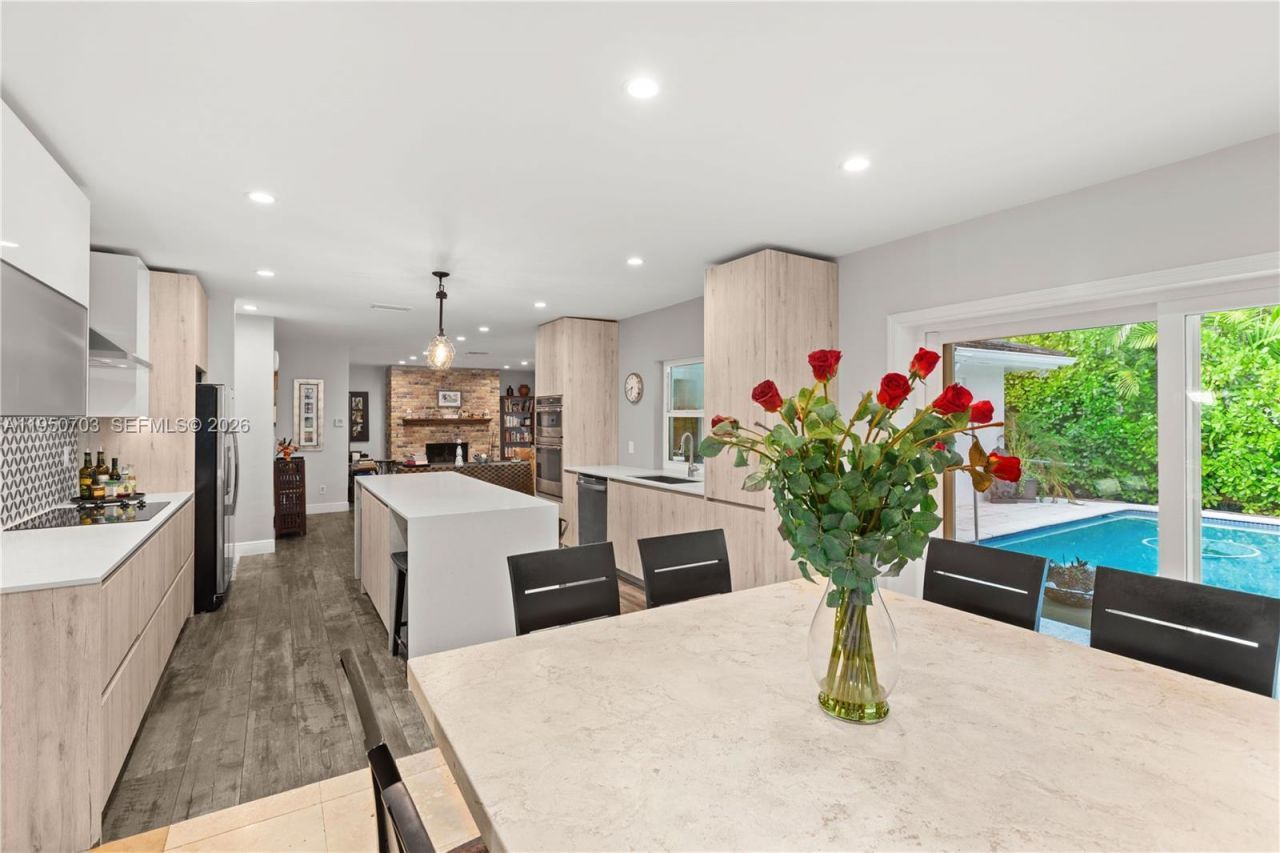 6809 Mentone St, Coral Gables, FL 33146 Photo