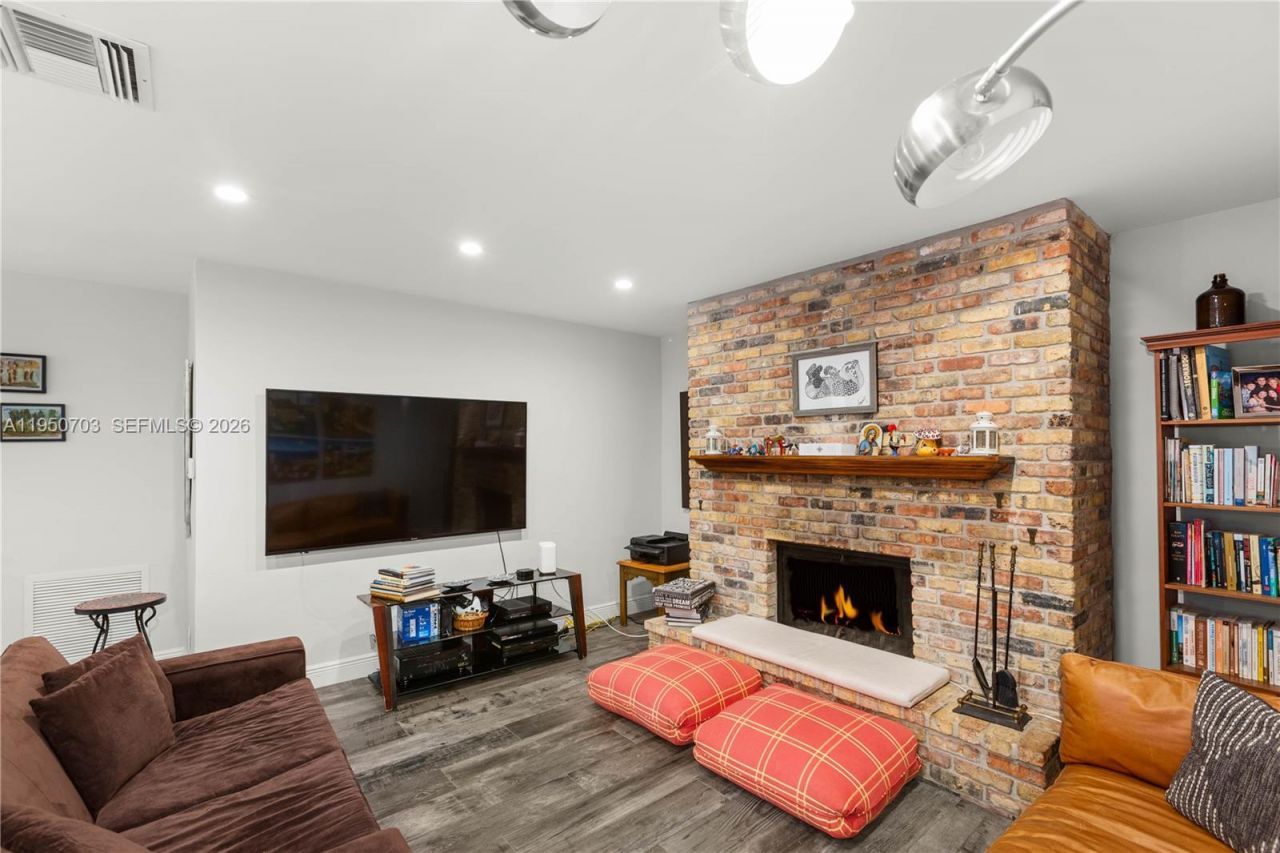 6809 Mentone St, Coral Gables, FL 33146 Photo