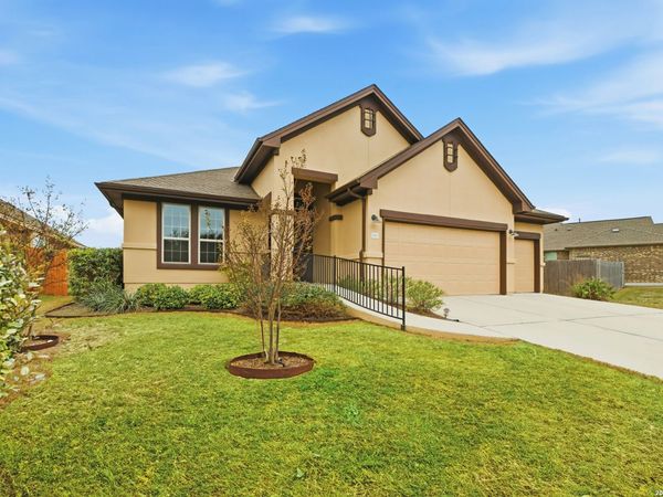 190 N Sage Holw, Dripping Springs, TX 78620