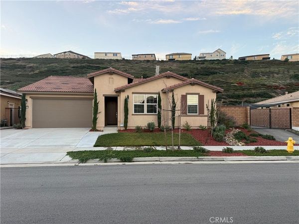 2690 Santa Fiora, Corona, CA 92882